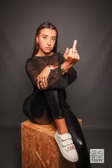 ting creatif studio doigt honneur angouleme